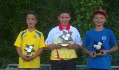 Le Foissacois Enzo Aza (ici à droite) à nouveau sur le podium d'un championnat départemental, celui du tête-à-tête organisé à Cransac.
