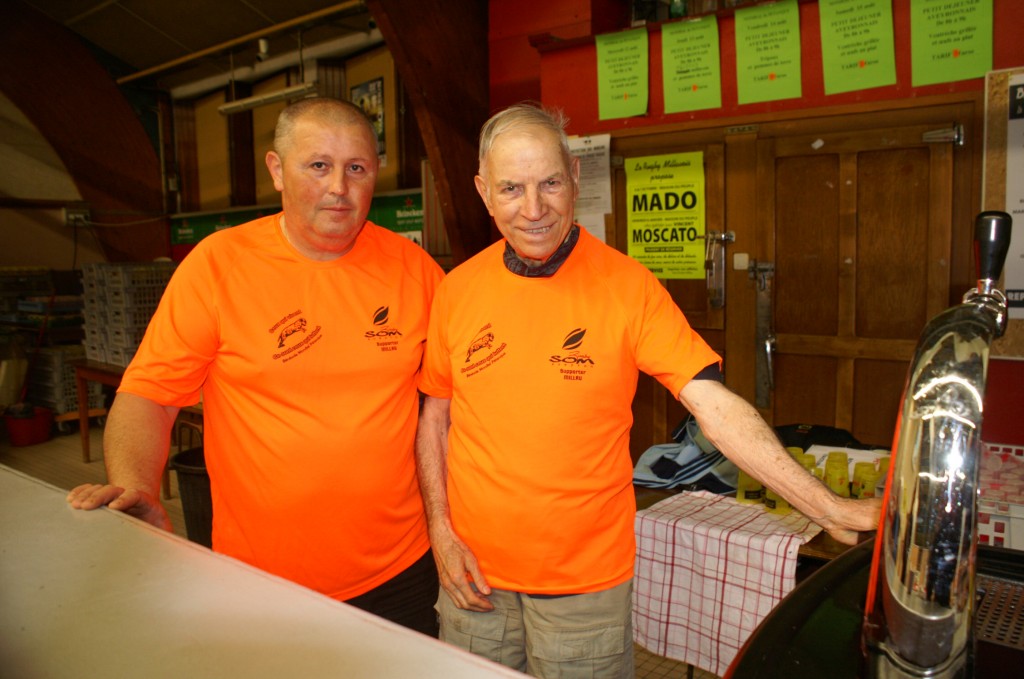 Alain Alibert et André Bonnefous, prêts à vous servir le petit déjeuner. 