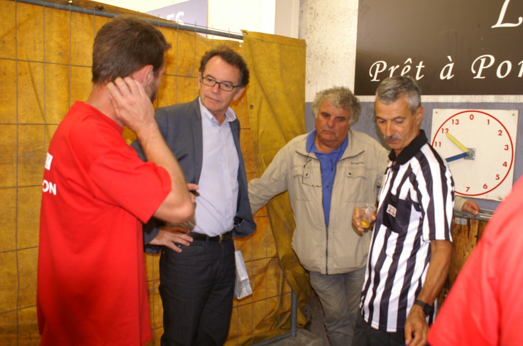 Vin d'honneur partagé entre organisateurs, partenaires et élus de la Ville. 