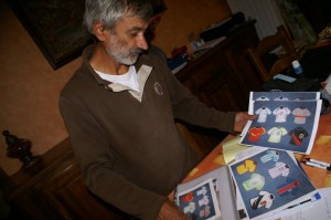 Pour vous aider à choisir votre modèle préféré, Dominique Eutropio n'hésite pas à ouvrir ses catalogies. 