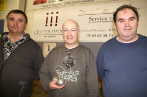 Les sociétaires des Quatre-Saisons, Christian Capelle et Michel Artus, font partie des heureux élus avec un autre Caulet, Xavier celui-là. Leur partenaire de championnat, Jean-Pierre Caulet, visiblement dans un jour sans, est quant à lui resté sur le... carreau.