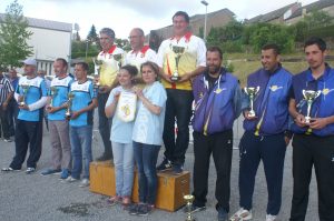 Les Creisselois de Montoya, finalistes, les Espalionnais d'Archimbeaud, champions, et les Villefranchois de Guilhem, troisièmes, représenteront l'Aveyron au Championnat de France à Montaubal début septembre. 
