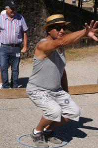 Le chapeau (ou la casquette), les lunettes de soleil et le pantacourt, des affaires très à la mode ce jeudi à Saint-Eloi. 
