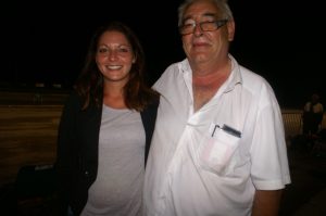 Réussir l'organisation d'un Grand-Prix, poser avec les jolies filles - ici la Castonétoise championne d'Aveyron Leïla Coquillard - mais aussi s'imposer boules à la main, décidément Michel Guilhem sait tout faire. 