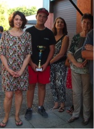 Nicolas Albamadéjo entouré de Madame Causse et de ses filles.