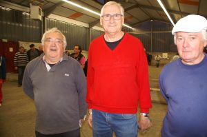 Les Villefranchois Louis Marty et Henri Perez (à gauche! avec le nouveau sociétaire de la Pétanque VillefranchoisE, Alain Georges.